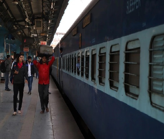 Rail tel start prepaid service in four thousand railway station ખુશખબર: RaiTelએ દેશમાં 4000 રેલવે સ્ટેશનો પર  શરૂ કરી  પ્રિપેડ વાઇફાઇ સર્વિસની શરૂઆત, જાણો કયા કયા છે સસ્તા પ્લાન