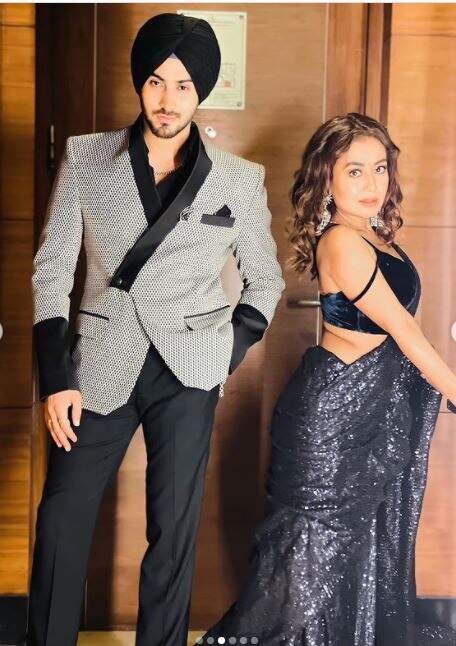 નેહા સોશિયલ મીડિયા પર ખૂબ એક્ટિવ રહે છે અને ઘણીવાર તેના ફોટા અને વીડિયો શેર કરીને ચાહકો સાથે જોડાયેલી રહે છે. ત્યારે નેહાએ હાલમાં જ લેટેસ્ટ ફોટોશૂટની કેટલીક તસવીરો શેર કરી છે, જે ખૂબ વાયરલ થઈ રહી છે. (Photo- Neha Kakkar instagram)