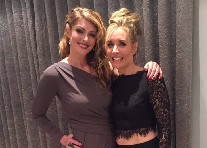 નવી દિલ્હીઃ ક્રિકેટના મેદાન પર તો ક્રિકેટરો પોતાના રેકોર્ડ અને વર્તનના કારણે હંમેશા ચર્ચમાં રહે છે. પરંતુ કેટલાક ક્રિકેટરો એવા છે જે તેમની પત્નીઓની કારણે પણ ચર્ચમાં આવી ચૂક્યા છે. કેટલાય ક્રિકેટરો એવા છે જેમની પત્નીઓ એટલી બધી સેક્સી અને સુંદર દેખાય છે કે હીરોઇનો પણ ટક્કર આપી રહી છે. જાણો કયા કયા ક્રિકટરોની પત્નીઓ છે આ લિસ્ટમાં.....