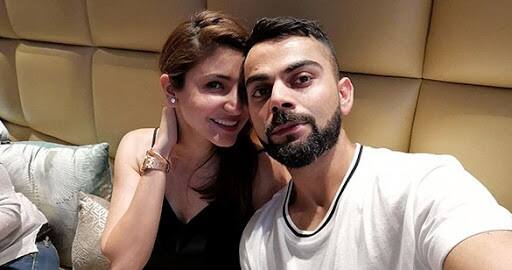 વિરાટ કોહલી અને અનુષ્કા શર્મા- વિરાટ અને અનુષ્કાની જોડીને દુનિયાભરમાં ખુબ પસંદ કરવામાં આવી રહી છે. વિરાટ અને અનુષ્કા એક શૂટ દરમિયાન પહેલીવાર મળ્યા હતા, આ પછી બન્નેની દોસ્તી થઇ ગઇ. જોકે, બાદમાં અનુષ્કા હંમેશા આઇપીએલમાં દેખાવવા લાગી. વિરાટ અને અનુષ્કાએ વર્ષ 2018માં લગ્ન કરી લીધા, અને અત્યારે બન્નેને એક ક્યૂટ બેબી પણ છે.