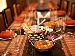 गोरखपुर में छिपा है स्वाद का खजाना, दावा है- यहां आप Dieting को कह देंगे बाय-बाय