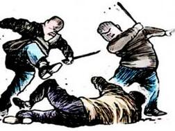 कानपुर में बेखौफ बार बाउंसरों ने युवकों को घसीट कर पीटा, वीडियो वायरल