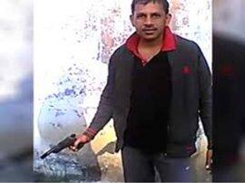 उन्नाव: जेल के भीतर कैदियों की ऐश, तमंचा लहराते और शराब पार्टी करते अपराधियों का वीडियो वायरल उन्नाव: जेल के भीतर कैदियों की ऐश, तमंचा लहराते और शराब पार्टी करते अपराधियों का वीडियो वायरल