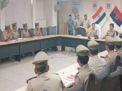 मजनुओं को नोएडा पुलिस देगी 'रेड कार्ड'...नहीं सुधरे तो खाएंगे जेल की हवा