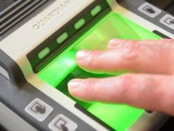 नकली 'अंगूठे' के जरिए अकाउंट से उड़ाए लाखों रुपये, गैंग का भांडाफोड़