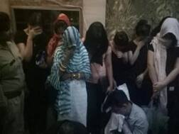 नोएडा: सेक्टर-18 के इन स्पा सेंटरों में पड़ी रेड, देह व्यापार का भंड़ाफोड़; 25 लड़कियां-10 लड़के गिरफ्तार