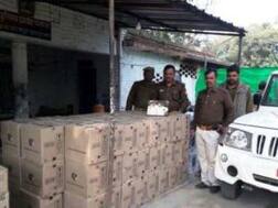 कानपुर: बसपा नेता की कार से बरामद हुई अवैध शराब, गाड़ी में लगा था भाजपा का झंडा