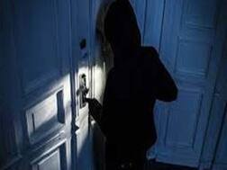 नोएडा: हाईटेक सिटी में चोरों का आतंक, एक ही सेक्टर के नौ घरों का ताला तोड़ की लाखों की चोरी