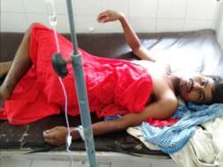 चोरी के शक में पहले खूब पीटा, करंट लगाया और फिर पेट्रोल से जला डाला