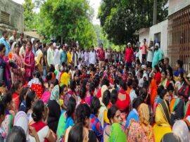 लखनऊ: मानदेय घटाये जाने पर भड़के अनुदेशक सड़कों पर उतरे, सरकार को चेताया लखनऊ: मानदेय घटाये जाने पर भड़के अनुदेशक सड़कों पर उतरे, सरकार को चेताया