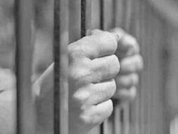 हापुड़: कैदियों के दो गुट कचहरी परिसर में भिड़े, एक की हालत गंभीर, पुलिस जांच में जुटी