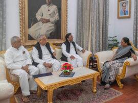 पीड़ित परिवार का प्रशासन से विश्वास उठ चुका है : अखिलेश पीड़ित परिवार का प्रशासन से विश्वास उठ चुका है : अखिलेश