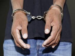 ShahjahanPur News कई जिलों में सट्टे का नेटवर्क चलानेवाला शख्स पुलिस के हत्थे चढ़ा, 7 लैपटॉप व दो लाख रुपये बरामद