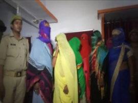 वाराणसी में देह व्यापार के धंधे का पर्दाफाश, 8 महिलाएं गिरफ्तार वाराणसी में देह व्यापार के धंधे का पर्दाफाश, 8 महिलाएं गिरफ्तार
