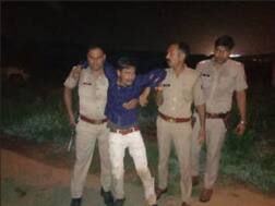 ग्रेटर नोएडा में ओला कैब ड्राइवर की गाड़ी ले भागे बदमाश, मुठभेड़ में पुलिस ने धरदबोचा