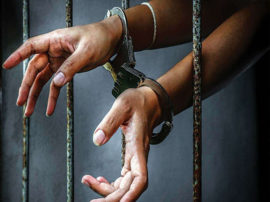 हत्या के मामले में फरार चल रहे कांस्टेबल ने कोर्ट में किया समर्पण, पत्नी को पहले ही गिरफ्तार कर चुकी है पुलिस