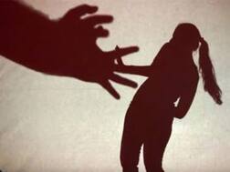 नोएडा: महिला ने पड़ोसी पर लगाया आरोप- तमंचा दिखाकर किया बलात्कार