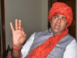 योगी सरकार ने मांगी संगीत सोम के खिलाफ दर्ज मुकदमों की जानकारी योगी सरकार ने मांगी संगीत सोम के खिलाफ दर्ज मुकदमों की जानकारी