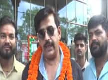 बेटी, पत्नी संग रवि किशन पहुंचे गोरखपुर, परिवार समेत गोरखनाथ दरबार में माथा टेका