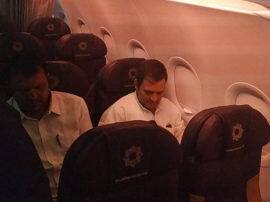 कश्मीर के लिए रवाना हुए राहुल गांधी समेत कई विपक्षी नेता, घाटी में स्थिति का लेंगे जायजा कश्मीर के लिए रवाना हुए राहुल गांधी समेत कई विपक्षी नेता, घाटी में स्थिति का लेंगे जायजा