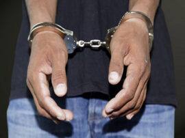 मथुरा: विदेशी महिला से रेप के आरोपी पुलिसकर्मी ने किया सरेंडर, एक अभी भी फरार