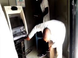 गोरखपुर: गैस कटर से एसबीआई का एटीएम काटकर 7.43 लाख ले उड़े चोर, सीसीटीवी कैमरे पर लगा दिया था काला पेंट