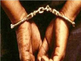 हाथरस: छात्रवृत्ति घोटाले में पूर्व जिला समाज कल्याण अधिकारी गिरफ्तार हाथरस: छात्रवृत्ति घोटाले में पूर्व जिला समाज कल्याण अधिकारी गिरफ्तार