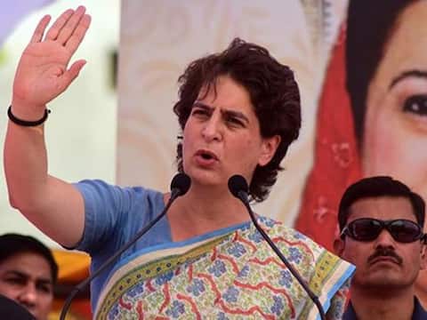 प्रियंका गांधी का योगी सरकार पर बड़ा हमला,कहा-69 हजार शिक्षक भर्ती मामला यूपी का व्यापमं घोटाला प्रियंका गांधी का योगी सरकार पर बड़ा हमला,कहा-69 हजार शिक्षक भर्ती मामला यूपी का व्यापमं घोटाला