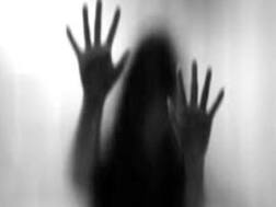 बीमार पति की मजदूरी लेने भट्टे पर गई महिला से मालिक ने किया दुष्कर्म