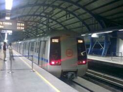 मेट्रो स्टेशन पर महिला के पास से पिस्तौल बरामद, पुलिस ने हिरासत में लिया