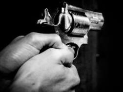 हापुड़ में पुलिस और बदमाशों के बीच मुठभेड़, हत्थे चढ़े दो बदमाशों के पैर में गोली लगी