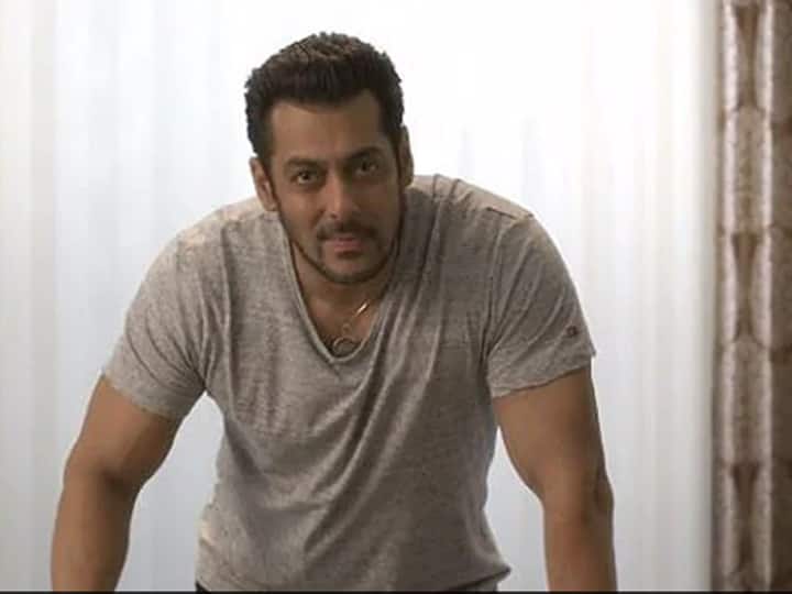 After Sushant's death, Abhinav Kashyap targeted Salman's family सुशांत की मौत के बाद अभिनव कश्यप ने सलमान के परिवार पर साधा निशाना