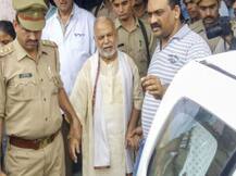 अदालत में पेश किये गये चिन्मयानंद, आधी अधूरी केस डायरी होने पर सुनवाई टली