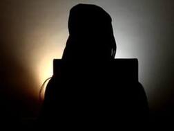 नोएडा: डांस टीचर के खिलाफ अश्लील पर्चे छपवा कर बांटे, मामला दर्ज