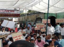 शाहजहांपुर: पद यात्रा से पहले पूर्व केंद्रीय मंत्री नजरबंद, अनेक कांग्रेसी कार्यकर्ता गिरफ्तार शाहजहांपुर: पद यात्रा से पहले पूर्व केंद्रीय मंत्री नजरबंद, अनेक कांग्रेसी कार्यकर्ता गिरफ्तार