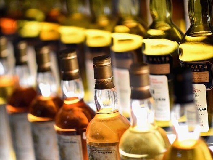 Liquor sale soon starts in Malls of Uttar pradesh यूपी के मॉल्स में होगी शराब की बिक्री, योगी सरकार ने जारी किया आदेश