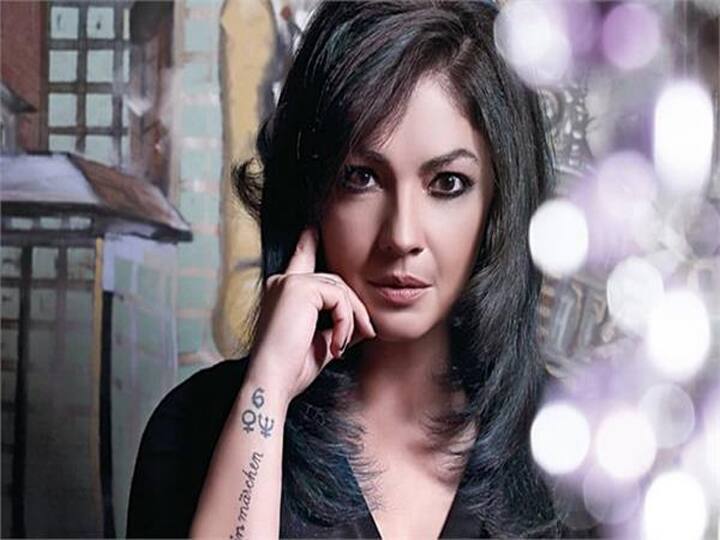 Pooja Bhatt trolled for announcing final edit of 'Sadak 2' 'सड़क 2' के फाइनल एडिट की घोषणा करने पर ट्रोल हुई पूजा भट्ट