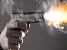 नोएडा: विवाह समारोह में शामिल होने आये युवक पर जानलेवा हमला, बदमाशों ने की ताबड़तोड़ फायरिंग