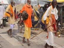 14 कोसी परिक्रमा के लिये लाखों श्रद्धालु पहुंचे अयोध्या, सुरक्षा के पुख्ता इंतजाम