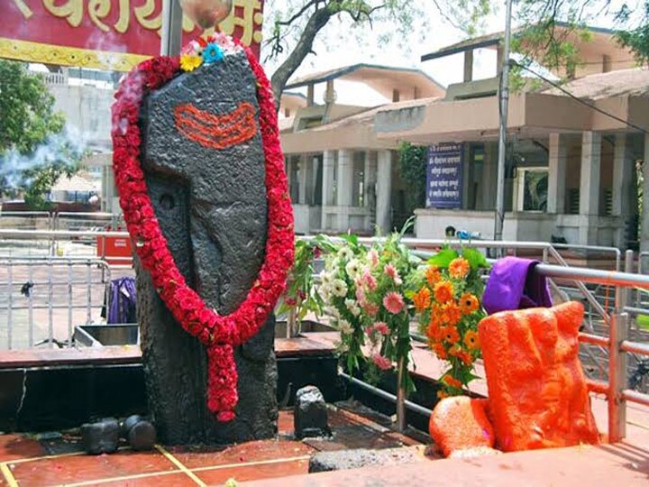 शनि देव को प्रसन्न करने के लिए इन मंदिरों में करें पूजा, दूर हो जाएंगी सारी बाधाएं