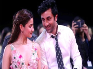 Ranbir Kapoor और Alia Bhatt की Social Media पर वायरल हुई शादी की फोटो, क्या आपने देखी?