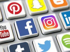 Bollywood stars who don't know how to use social media बॉलीवुड के वो सितारे जिन्हें नहीं आता सोशल मीडिया को यूज़ करना