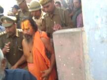 नृत्य गोपाल दास पर अभद्र टिप्पणी के बाद अयोध्या में संतों का हंगामा, परमहंस के बयान के बाद मचा बवाल