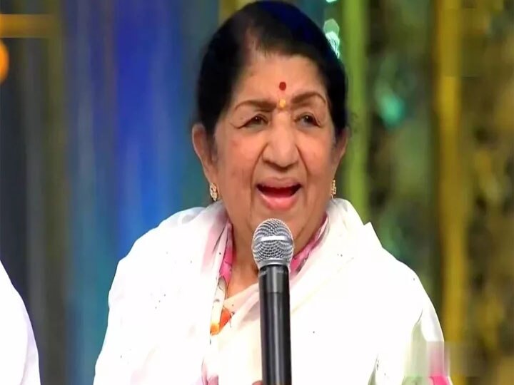 Bollywood सिंगर Lata Mangeshkar 4 दिन से मुंबई के Breach Candy Hospital में भर्ती हैं, सुधर रही है हालत