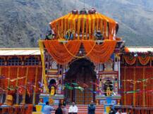चारधाम यात्रा का हुआ समापन, बदरीनाथ मंदिर के कपाट शीतकाल के लिए बंद