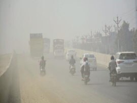 Ghaziabad district administration strict against air pollution in city गाजियाबाद में प्रदूषण के खिलाफ प्रशासन हुआ सख्त, डीएम की अगुवाई टीम ने लोनी बॉर्डर में की छापेमारी
