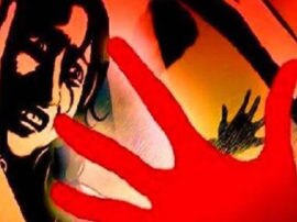 Auto driver rape attempt with 6 year old girl in moradabad मुरादाबाद: 6 साल की बच्ची के साथ ऑटो चालक ने की दुष्कर्म की कोशिश, मौके पर पहुंचे लोगों ने की धुनाई