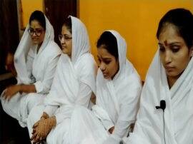 Three sister become Monk in Etawah इटावा: एक ही परिवार की तीन सगी बहनों समेत चार बेटियां बनी संन्यासी, शहर में निकली यात्रा