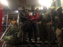होटल में सजी थी दिल्ली पुलिस और गैंगस्टर की अय्याशी की महफिल.....लखनऊ पुलिस ने रंगे हाथों पकड़ा