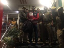 होटल में सजी थी दिल्ली पुलिस और गैंगस्टर की अय्याशी की महफिल.....लखनऊ पुलिस ने रंगे हाथों पकड़ा